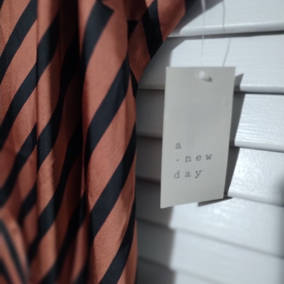 Dress - Picture 5 of 5